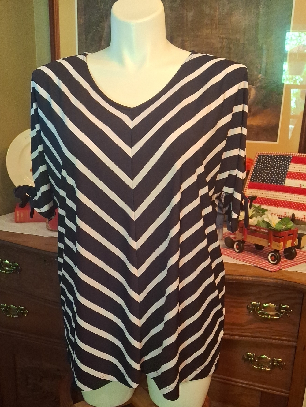 croft & barrow Navy and White Chevron V-Neck Short Sleeve Tunic